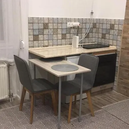 Mora Apartmanhaz Kiskunfelegyhaza Exterior photo