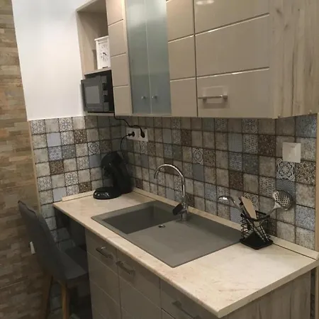 Mora Apartmanhaz Kiskunfelegyhaza Exterior photo