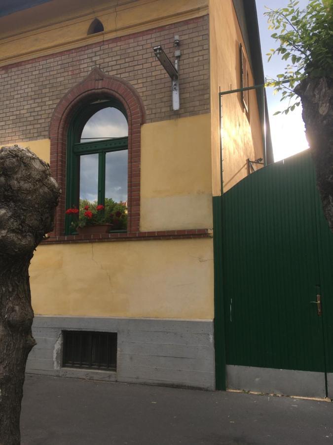 Апартаменти Mora Apartmanhaz
