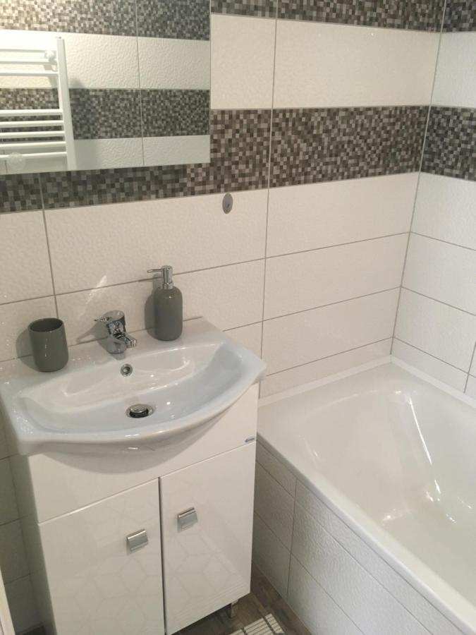 Mora Apartmanhaz Апартаменти Кішкунфеледьгаза