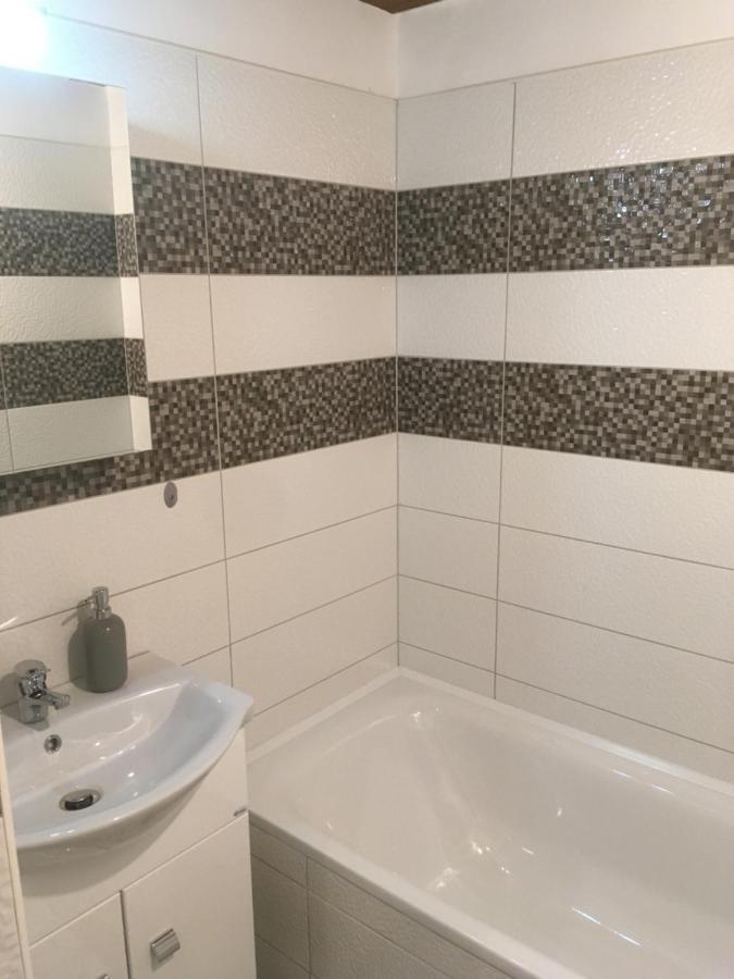 Mora Apartmanhaz Апартаменти *