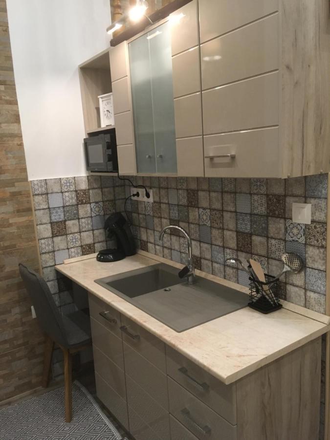 Апартаменти Mora Apartmanhaz Кішкунфеледьгаза
