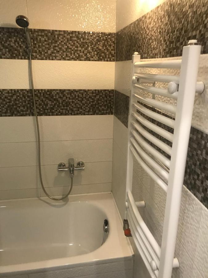 Mora Apartmanhaz Кішкунфеледьгаза